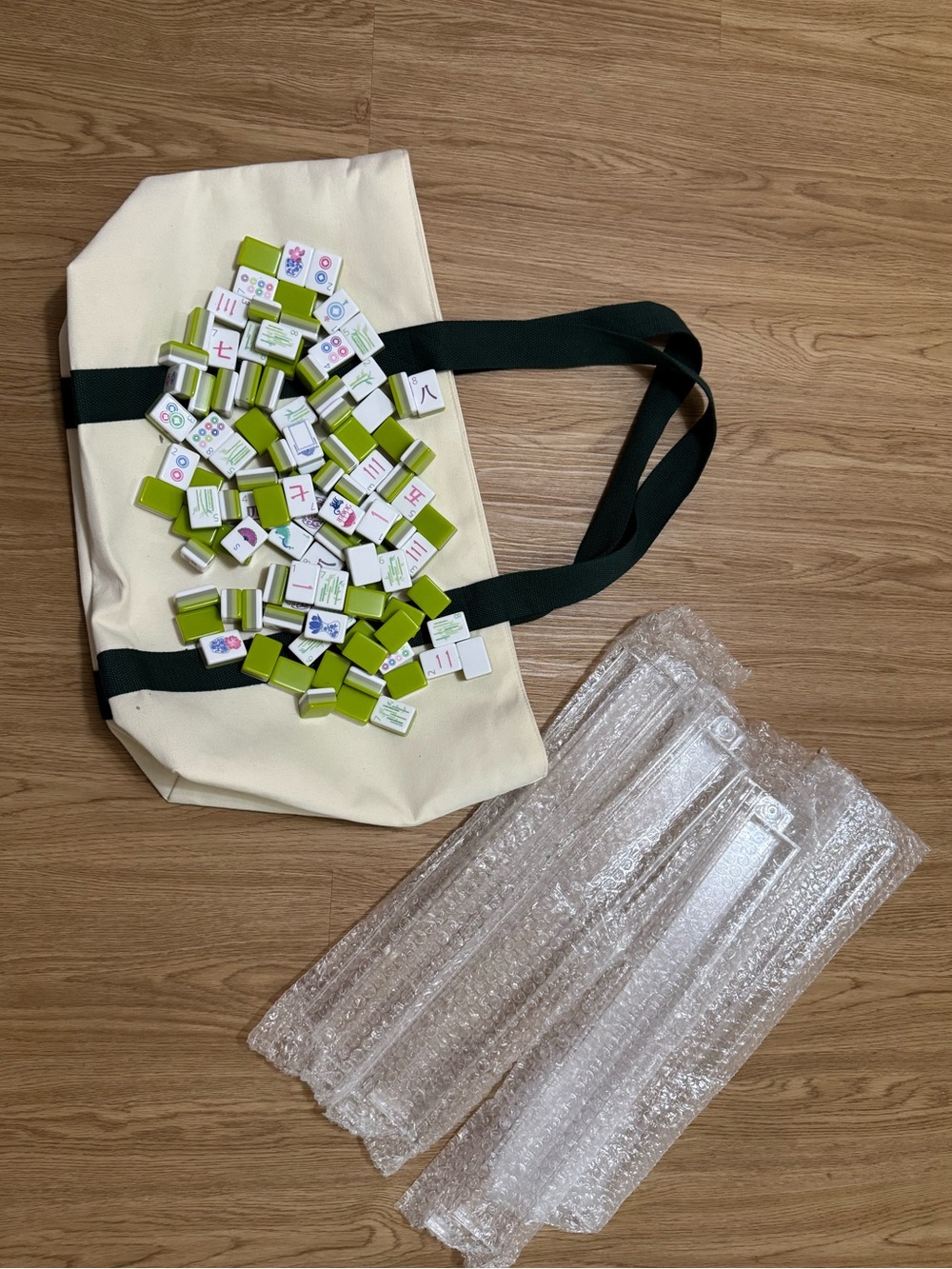 Mahjong Tiles with Canvas Tote Bag and Clear Racks